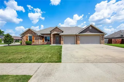 952 Stone St, Cave Springs, AR 72718