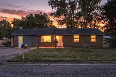 2401 N Jill Cir, Springdale, AR 72762