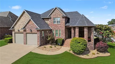 5500 S Lancaster Dr, Rogers, AR 72758