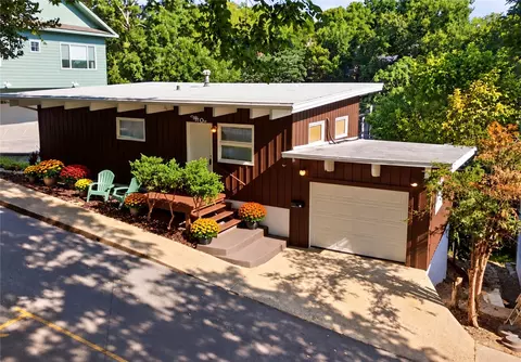 51 Mountain St, Eureka Springs, AR 72632