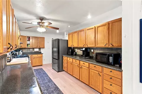 Kitchen - 16436 Low Gap Rd, West Fork, AR 72774 photo 4 of 5