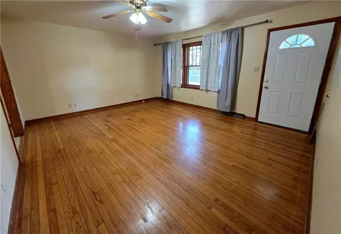 Living - 705 Beverly Dr, Harrison, AR 72601 photo 2 of 3