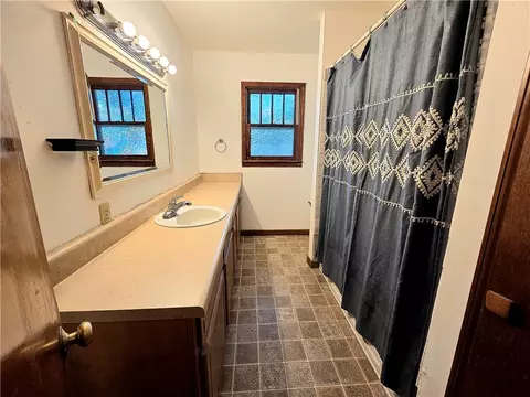 Bath - 705 Beverly Dr, Harrison, AR 72601 photo 1 of 2
