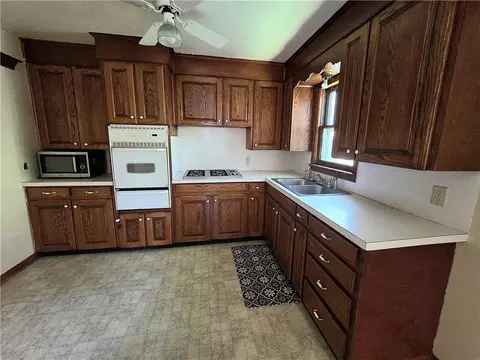 Kitchen - 705 Beverly Dr, Harrison, AR 72601 photo 1 of 3