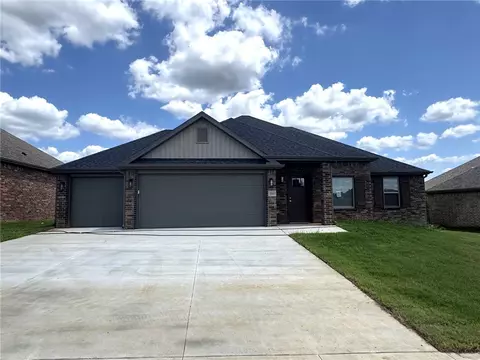 223 S Eagle Mtn, Prairie Grove, AR 72753
