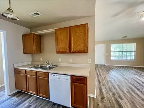 Kitchen - 2381 Springbrook Ave, Springdale, AR 72764 photo 4 of 5
