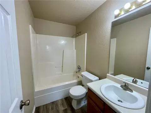 Bath - 2381 Springbrook Ave, Springdale, AR 72764 photo 1 of 2