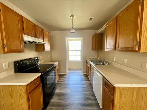 Kitchen - 2381 Springbrook Ave, Springdale, AR 72764 photo 2 of 5