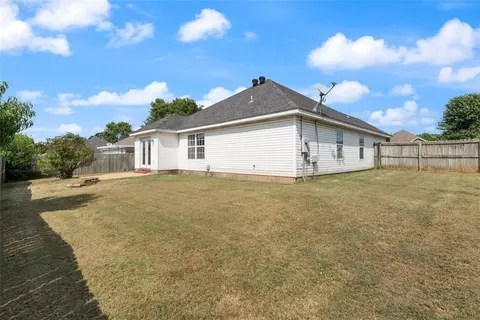 Exterior - 606 Emerald St, Lowell, AR 72745 photo 2 of 3