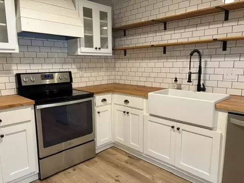 Kitchen - 2401 Anvil, Harrison, AR 72601 photo 3 of 3