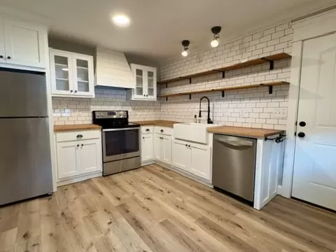 Kitchen - 2401 Anvil, Harrison, AR 72601 photo 1 of 3