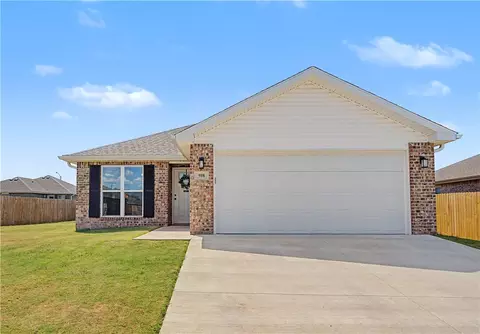 908 Green Heron Ln, Siloam Springs, AR 72761