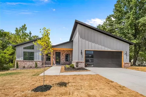 2 Hemel Ln, Bella Vista, AR 72714