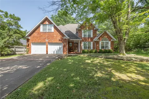 2700 N Brookbury Xing, Fayetteville, AR 72703