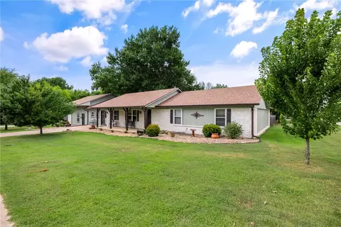 1848 Rolling Hills Dr, Fayetteville, AR 72703