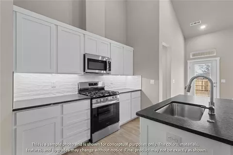 Kitchen - 401 Jasper Rd, Centerton, AR 72719 photo 4 of 4