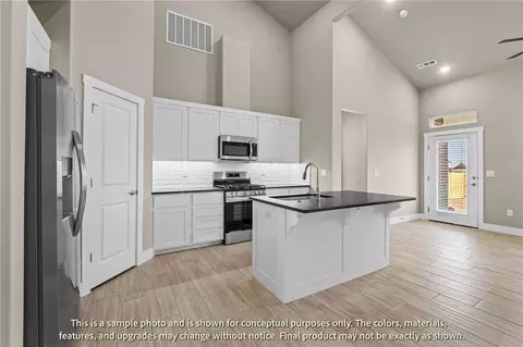 Kitchen - 401 Jasper Rd, Centerton, AR 72719 photo 3 of 4