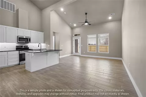 Living - 401 Jasper Rd, Centerton, AR 72719 photo 2 of 4