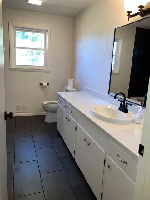 Bath - 3956 Perry St, Harrison, AR 72601 photo 1 of 3
