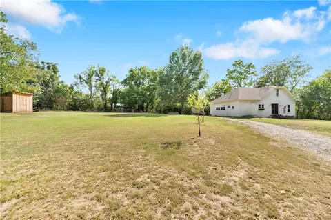 153 Amanda Pl, Huntsville, AR 72740
