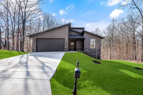 3 Celtic Dr, Bella Vista, AR 72714