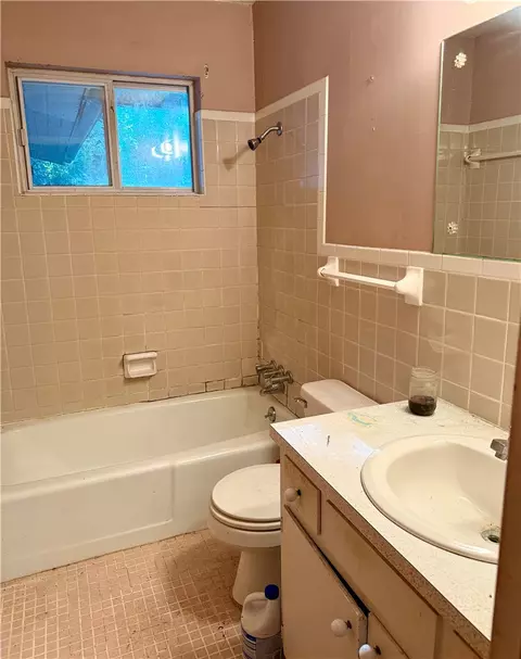 Bath - 36 S Redbud Ave, West Fork, AR 72774 photo 1 of 2
