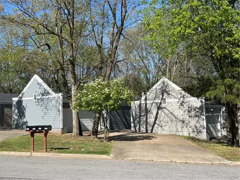 2077 N Kantz Ln, Fayetteville, AR 72703
