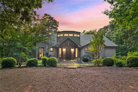 2553 N Sherwood Ln, Fayetteville, AR 72703