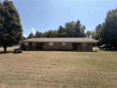 1000 E 1002 E Poplar St, Clarksville, AR 72830