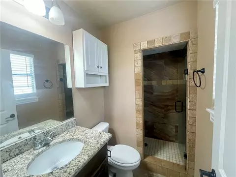 Bath - 3909 Clark Ave, Springdale, AR 72762 photo 1 of 5