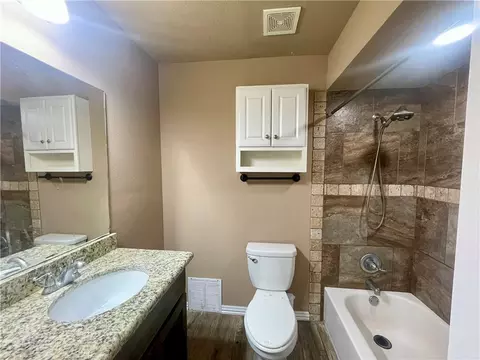 Bath - 3909 Clark Ave, Springdale, AR 72762 photo 4 of 5