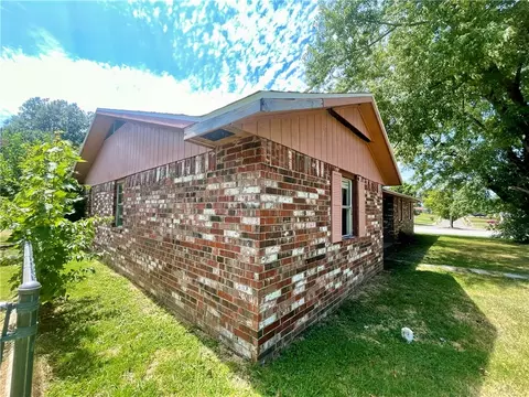 Exterior - 3909 Clark Ave, Springdale, AR 72762 photo 4 of 9
