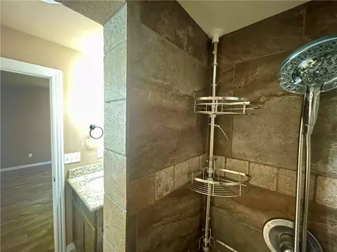 Bath - 3909 Clark Ave, Springdale, AR 72762 photo 2 of 5