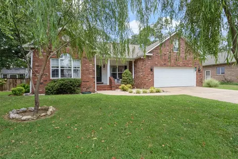 23 Indian Wells Dr, Holiday Island, AR 72631