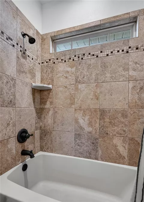 Bath - 1612 Granite Ln, Fort Smith, AR 72916 photo 5 of 7