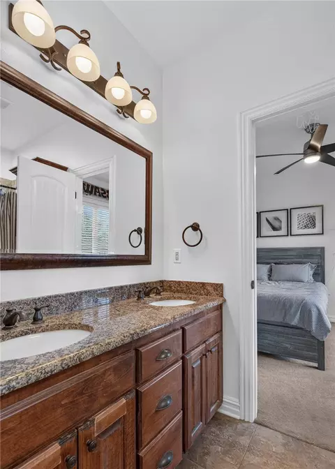 Bath - 1612 Granite Ln, Fort Smith, AR 72916 photo 4 of 7