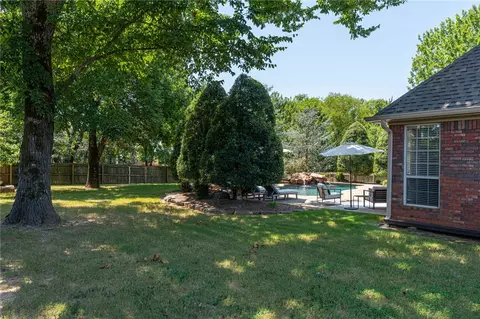 Exterior - 1612 Granite Ln, Fort Smith, AR 72916 photo 10 of 16