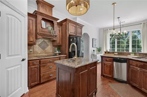 Kitchen - 1612 Granite Ln, Fort Smith, AR 72916 photo 2 of 4