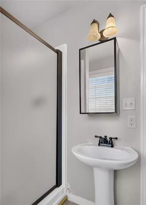 Bath - 1612 Granite Ln, Fort Smith, AR 72916 photo 7 of 7