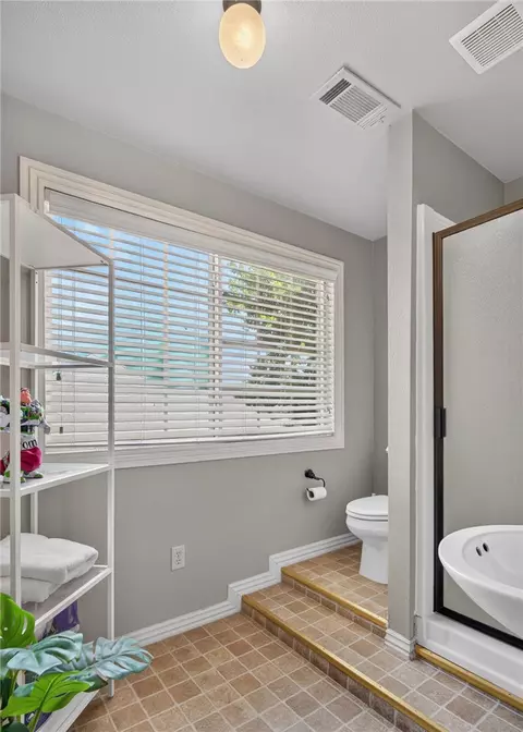Bath - 1612 Granite Ln, Fort Smith, AR 72916 photo 6 of 7