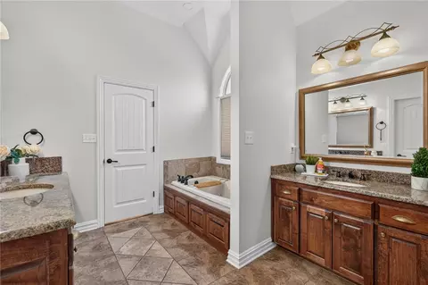 Bath - 1612 Granite Ln, Fort Smith, AR 72916 photo 1 of 7