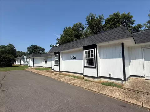1300-1306 N Greenwich Ave, Russellville, AR 72801