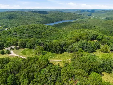 347 Ridgeline Rd, Eureka Springs, AR 72632
