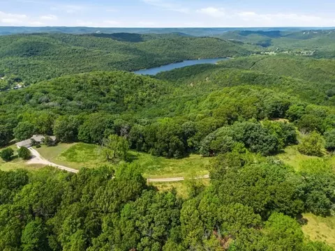 347 Ridgeline Rd, Eureka Springs, AR 72632