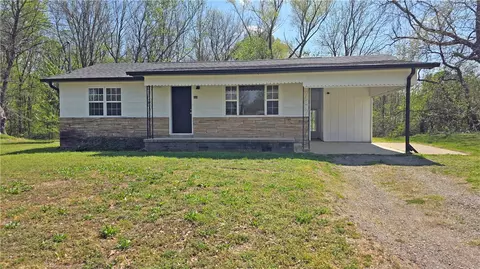 304 SE 2nd St, Atkins, AR 72823
