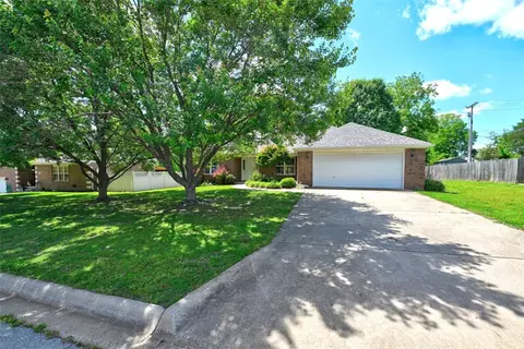 340 E Beca Ln, Prairie Grove, AR 72753