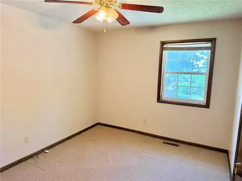 Bedroom - 118 Brewer St, Harrison, AR 72601 photo 4 of 4