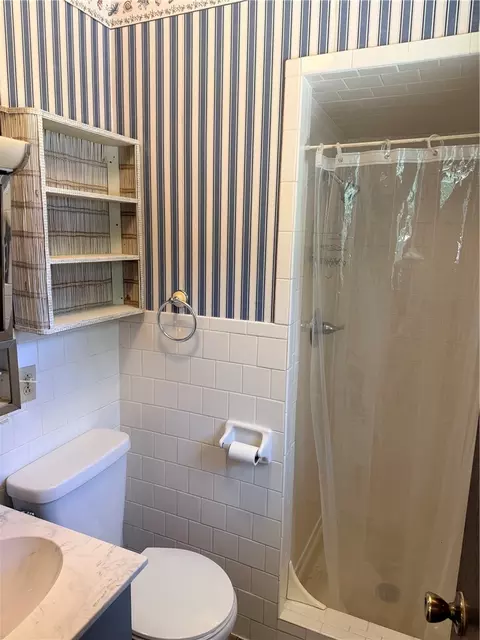 Bath - 118 Brewer St, Harrison, AR 72601 photo 1 of 3