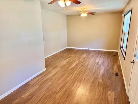 Living - 118 Brewer St, Harrison, AR 72601 photo 1 of 2