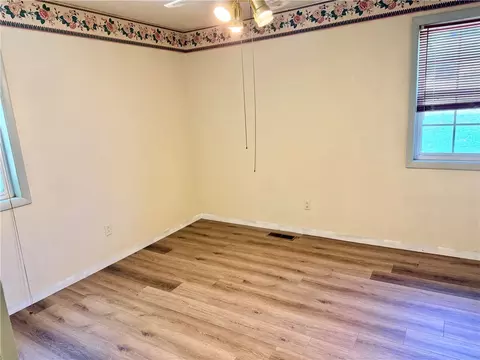 Bedroom - 118 Brewer St, Harrison, AR 72601 photo 2 of 4